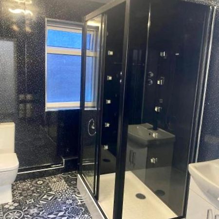 Sea Front Apartment With Massage Shower Netflix Great Location Bridlington Bagian luar foto