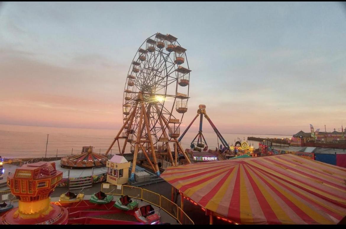 Sea Front Apartment With Massage Shower Netflix Great Location Bridlington Bagian luar foto